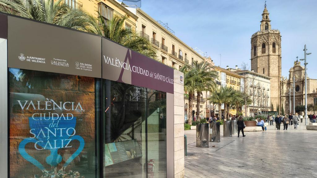 Valencia refuerza su identidad cultural y patrimonial con un nuevo punto informativo sobre el Santo Cáliz en la Plaza de la Reina